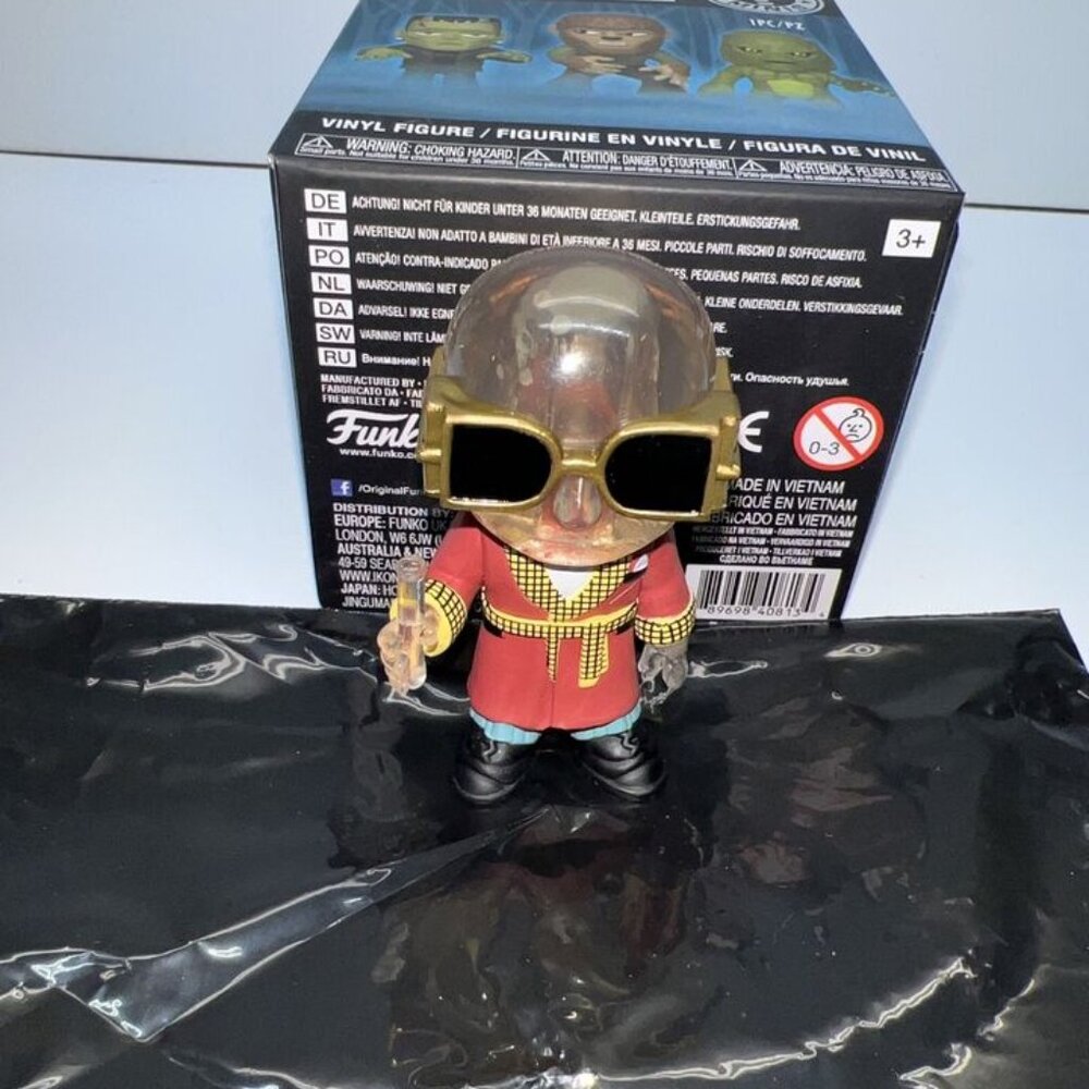 Funko Mystery Minis Universal Monsters color The Invisible Man Clear 1/72 mint